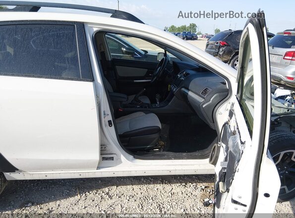JF2GPADC9G8224174 2016 SUBARU CROSSTREK White Widok wnętrza z przodu