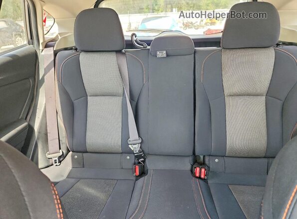 JF2GTABC2J8325482 2018 SUBARU CROSSTREK White Widok tylnych siedzeń