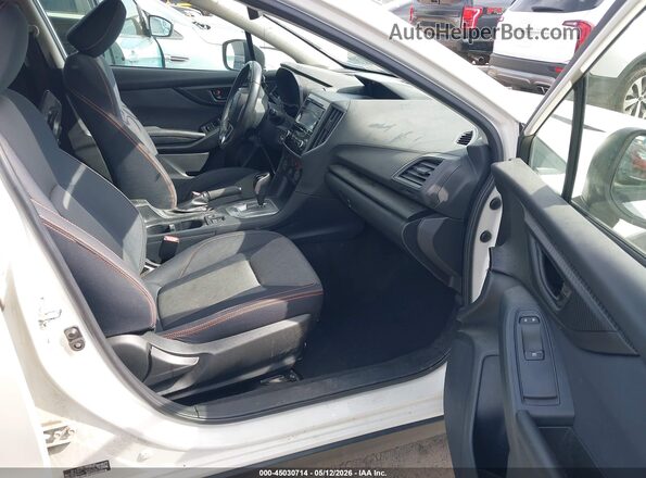 JF2GTABC7JH224518 2018 SUBARU CROSSTREK Белый Вид салона спереди