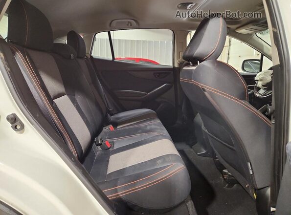 JF2GTAEC4KH258641 2019 SUBARU CROSSTREK White Вид задньої частини салону