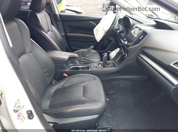 JF2GTAMC1JH318116 2018 SUBARU CROSSTREK Белый Вид салона спереди