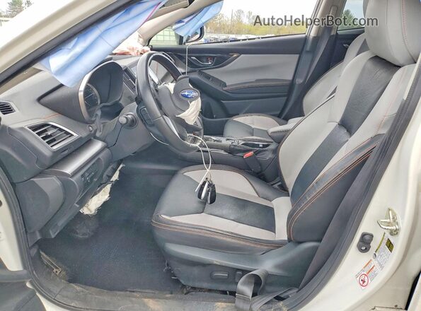 JF2GTAMC4J8240124 2018 SUBARU CROSSTREK Белый Вид салона спереди
