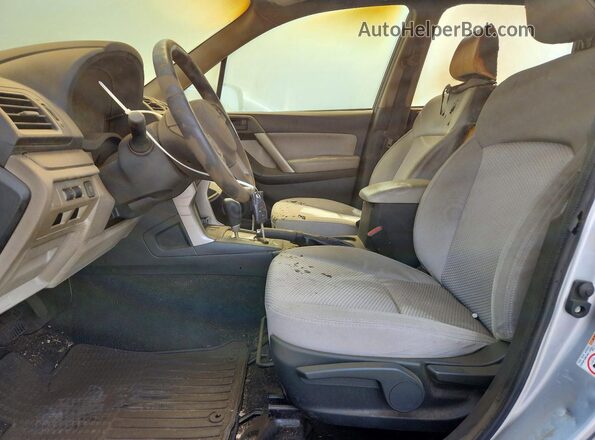JF2SJAAC7JH453430 2018 SUBARU FORESTER Серебряный Вид салона спереди
