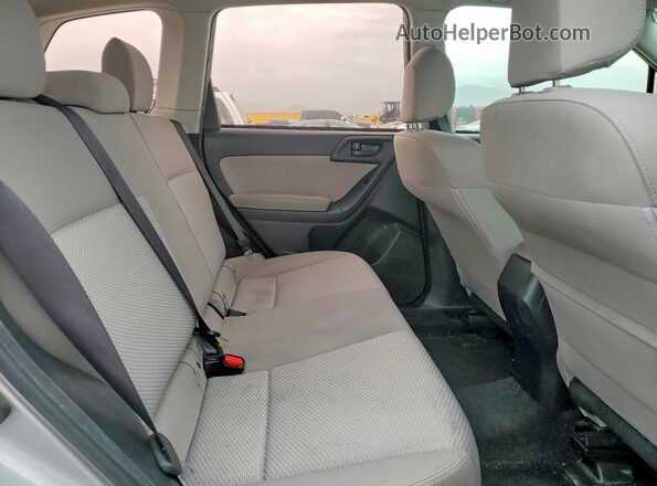 JF2SJABC7GH455556 2016 SUBARU FORESTER Серебряный Вид задней части салона