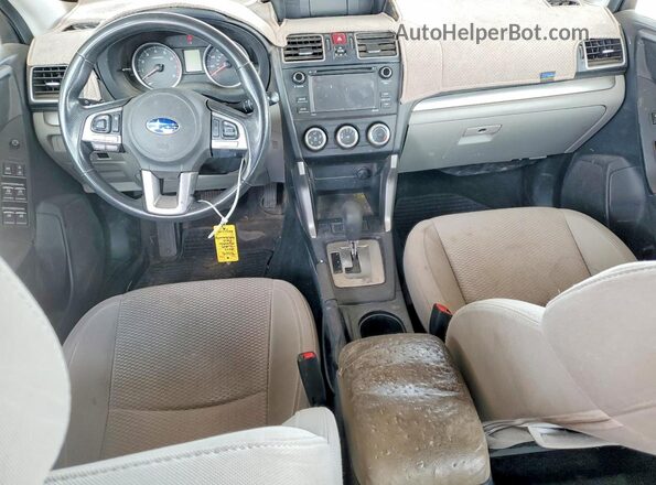 JF2SJABC9HH438484 2017 SUBARU FORESTER 2.5 Красный Вид панели приборов