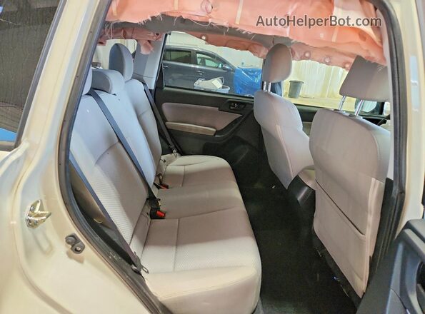 JF2SJABC9JH425367 2018 SUBARU FORESTER White Սալոնի հետևի տեսք