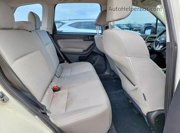 JF2SJABCXHH505593 2017 SUBARU FORESTER White Widok tylnych siedzeń
