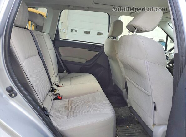 JF2SJADC2GH515627 2016 SUBARU FORESTER Silver Vista interior trasera