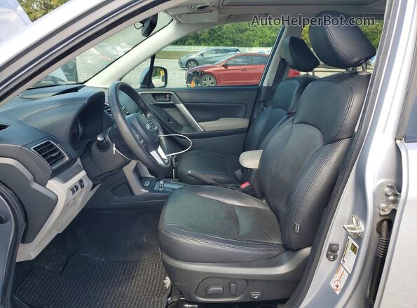 JF2SJADC8HH537326 2017 SUBARU FORESTER 2.5 Silver Widok wnętrza z przodu