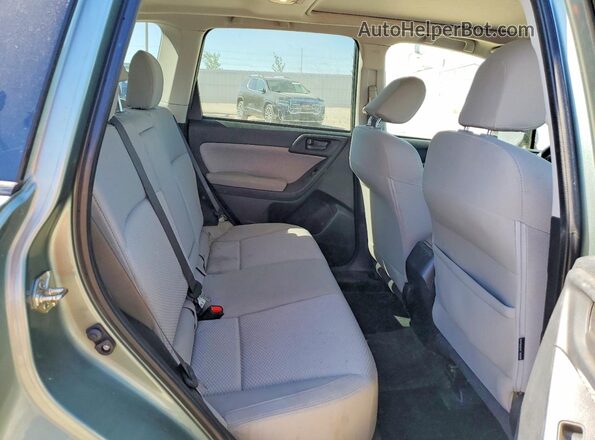 JF2SJAEC2HH578937 2017 SUBARU FORESTER Green Vista interior trasera