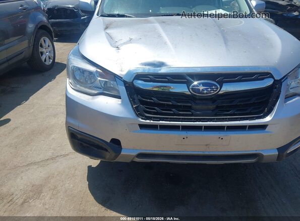 JF2SJAEC2JH517075 2018 SUBARU FORESTER Серебряный Вид спереди