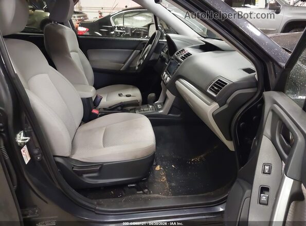 JF2SJAEC3HH426973 2017 SUBARU FORESTER 2.5 Серый Вид салона спереди