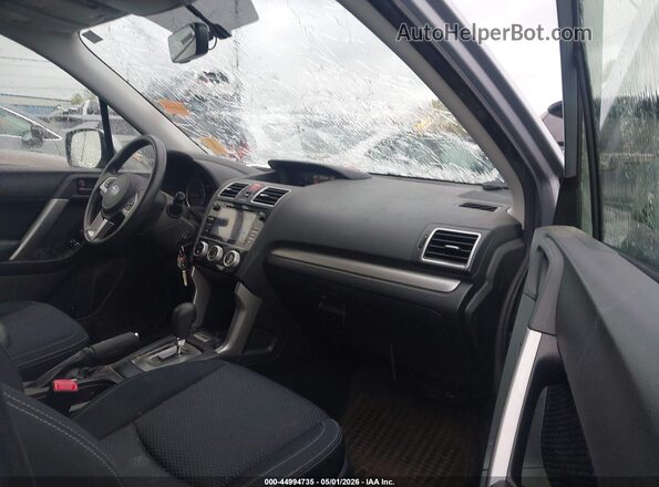 JF2SJAEC4HH479343 2017 SUBARU FORESTER 2.5 Серебряный Вид салона спереди