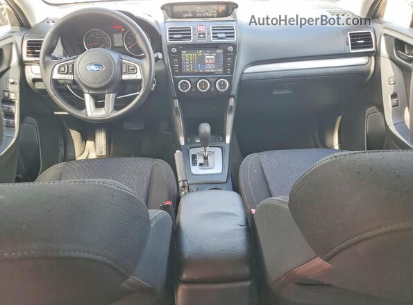 JF2SJAEC7HH576567 2017 SUBARU FORESTER Silver Vista del salpicadero