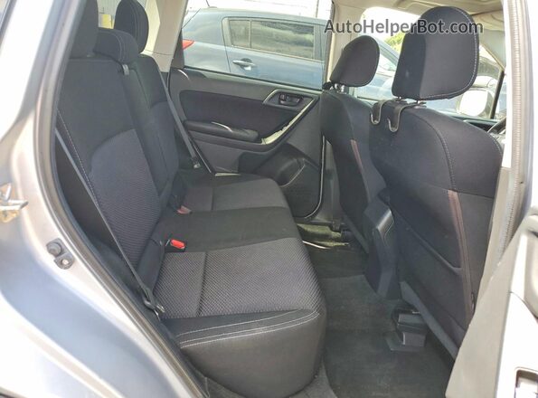 JF2SJAEC7HH576567 2017 SUBARU FORESTER Silver Vista interior trasera