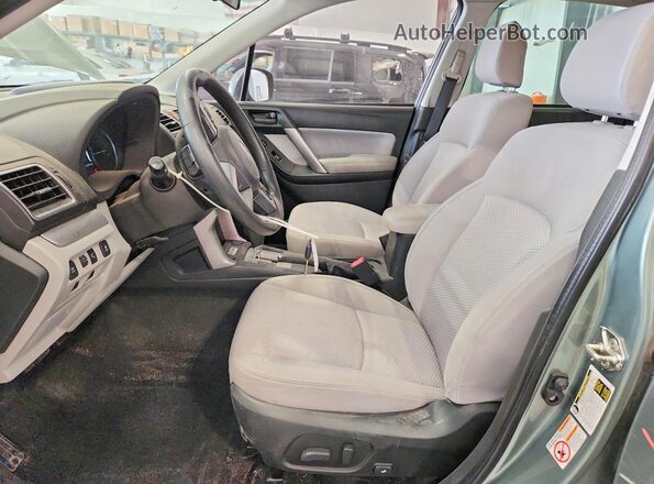 JF2SJAGC0JH458380 2018 SUBARU FORESTER Зеленый Вид салона спереди