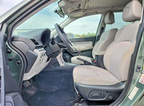 JF2SJAGC7HH596704 2017 SUBARU FORESTER 2.5 Зеленый Вид салона спереди