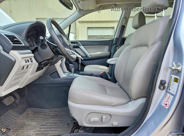 JF2SJAHC4GH418908 2016 SUBARU FORESTER 2.5 Серебряный Вид салона спереди