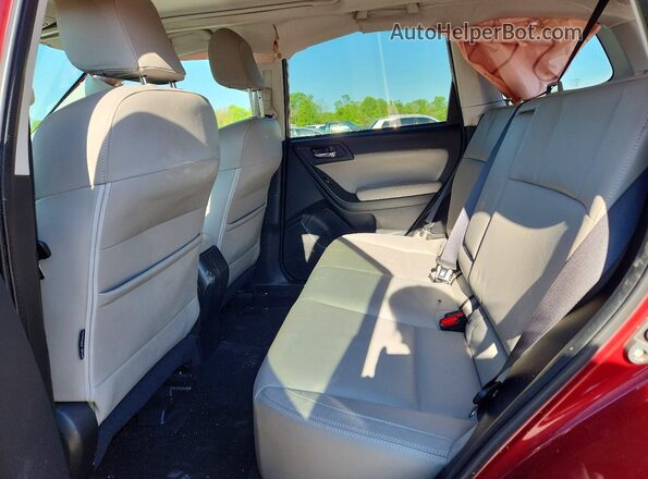 JF2SJAJC4HH546951 2017 SUBARU FORESTER Красный Вид задней части салона