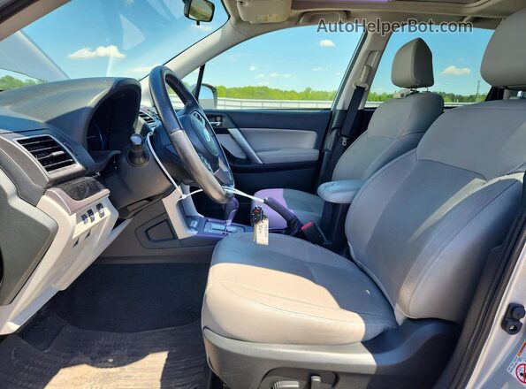 JF2SJAJC4JH500722 2018 SUBARU FORESTER Серый Вид салона спереди