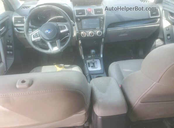 JF2SJAJC8HH412069 2017 SUBARU FORESTER Silver Vista del salpicadero