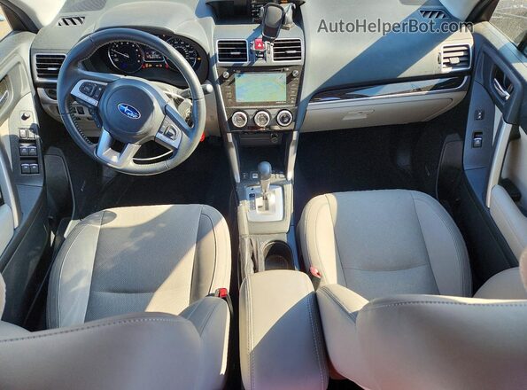JF2SJARC0HH533814 2017 SUBARU FORESTER Красный Вид панели приборов
