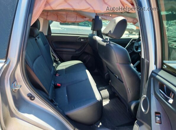 JF2SJARC1GH550832 2016 SUBARU FORESTER Silver Widok tylnych siedzeń