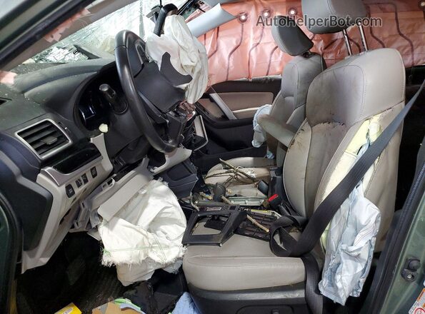 JF2SJARC6JH529501 2018 SUBARU FORESTER Зеленый Вид салона спереди