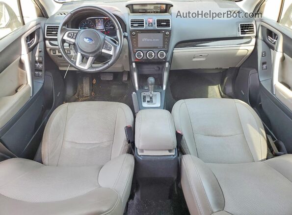 JF2SJARC9HH473760 2017 SUBARU FORESTER Красный Вид панели приборов