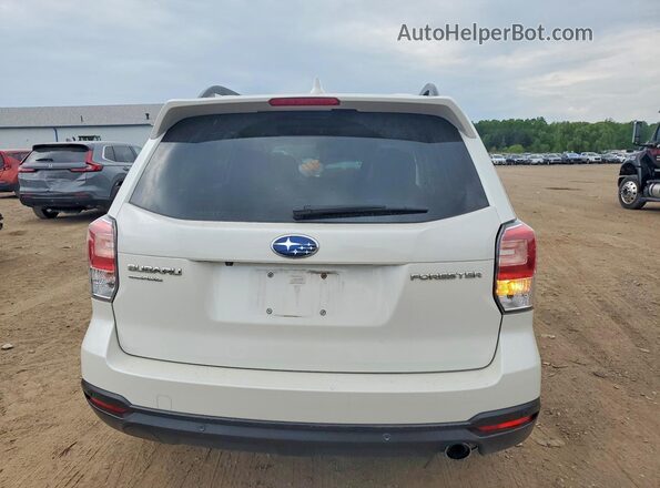 JF2SJAWC3JH560127 2018 SUBARU FORESTER White Widok z tyłu