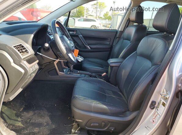 JF2SJAWC4HH587038 2017 SUBARU FORESTER 2.5I TO Серебряный Вид салона спереди