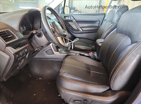 JF2SJAWC7HH457318 2017 SUBARU FORESTER Синий Вид салона спереди