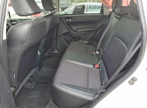 JF2SJGEC8HH428558 2017 SUBARU FORESTER White Vista interior trasera