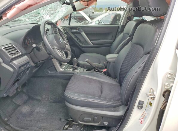 JF2SJGEC8HH428558 2017 SUBARU FORESTER White Vista interior delantera