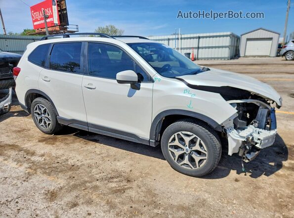 JF2SKAJC1MH480978 2021 SUBARU FORESTER White Front right