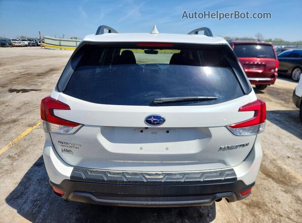 JF2SKAJC1MH480978 2021 SUBARU FORESTER White Rear view