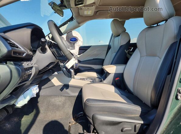 JF2SKALC5RH510696 2024 SUBARU FORESTER Green Vista interior delantera