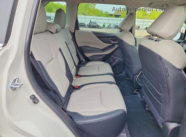JF2SKALC7RH414455 2024 SUBARU FORESTER White უკანა სალონის ხედი