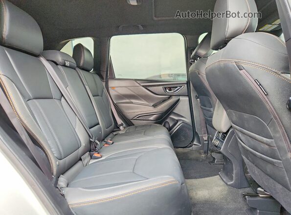 JF2SKAMC4NH430427 2022 SUBARU FORESTER White Rear seats view