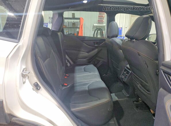 JF2SKAMC4PH440281 2023 SUBARU FORESTER Белый Вид задней части салона