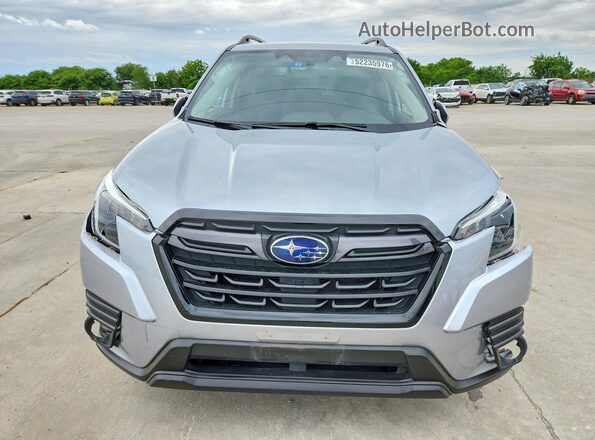 JF2SKANC5NH522614 2022 SUBARU FORESTER Серебряный Вид спереди