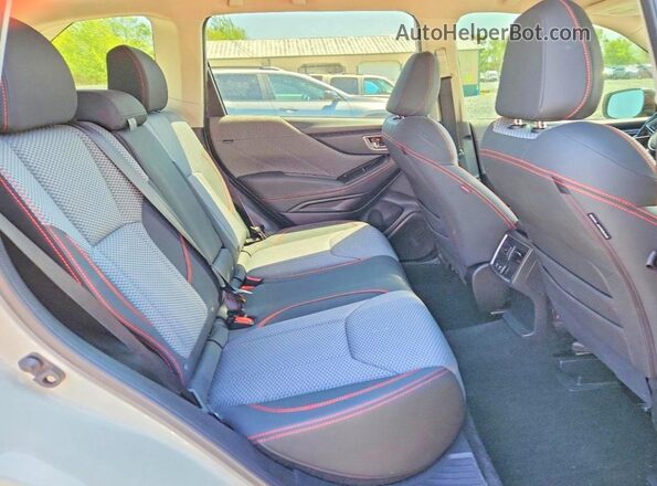JF2SKAPC6KH450508 2019 SUBARU FORESTER White Widok wnętrza z tyłu