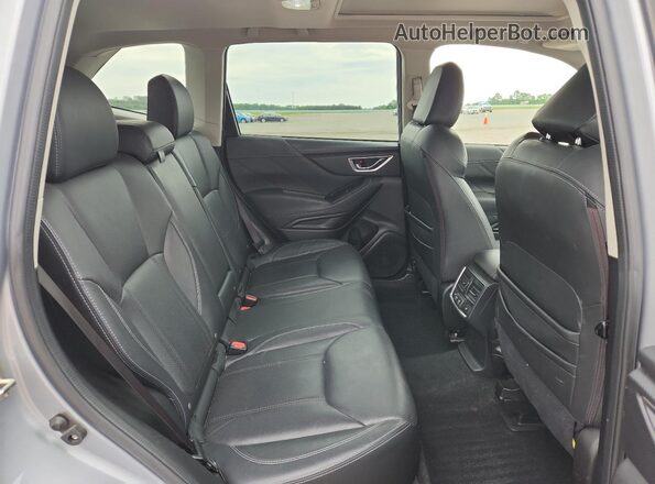 JF2SKAXC1LH463653 2020 SUBARU FORESTER Silver Вид задньої частини салону