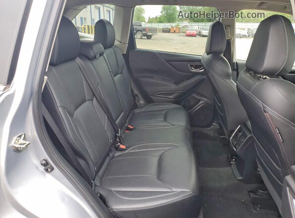 JF2SKAXC4LH529886 2020 SUBARU FORESTER Серебряный Вид задней части салона