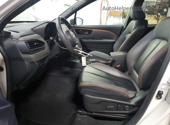 JF2SLDFC1SH537801 2025 SUBARU FORESTER White Widok wnętrza z przodu
