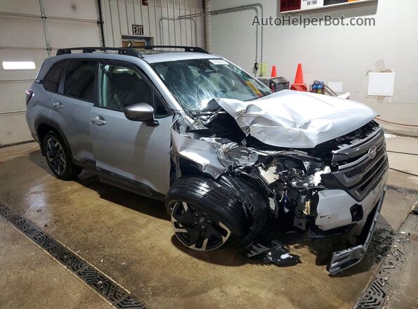 JF2SLDRC2SH510828 2025 SUBARU FORESTER Серебряный Передняя правая четверть