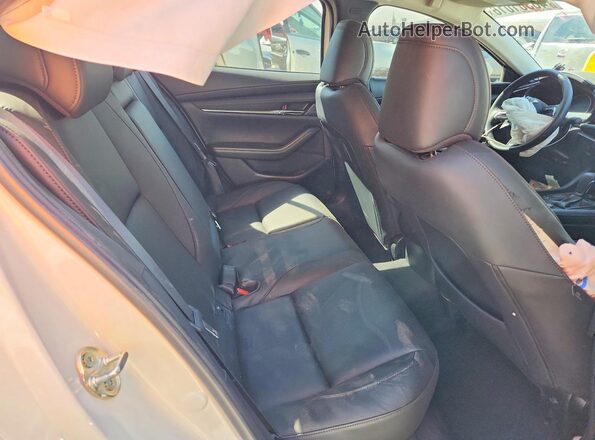 JM1BPACM2S1784204 2025 MAZDA 3 Белый Вид задних сидений