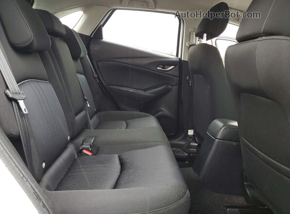 JM1DKDB71K1421297 2019 MAZDA CX-3 White Widok tylnych siedzeń