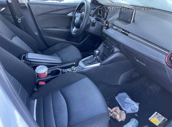 JM1DKFC79H0168772 2017 MAZDA CX-3 Silver Widok z przodu