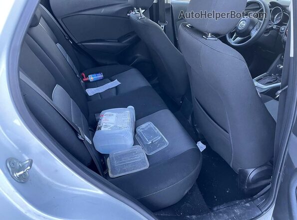 JM1DKFC79H0168772 2017 MAZDA CX-3 Silver Widok wnętrza z przodu